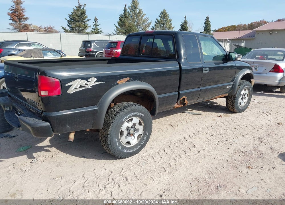 2000 CHEVROLET S-10 LS VIN: 1GCCT19W3Y8199656