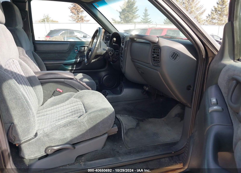 2000 CHEVROLET S-10 LS VIN: 1GCCT19W3Y8199656