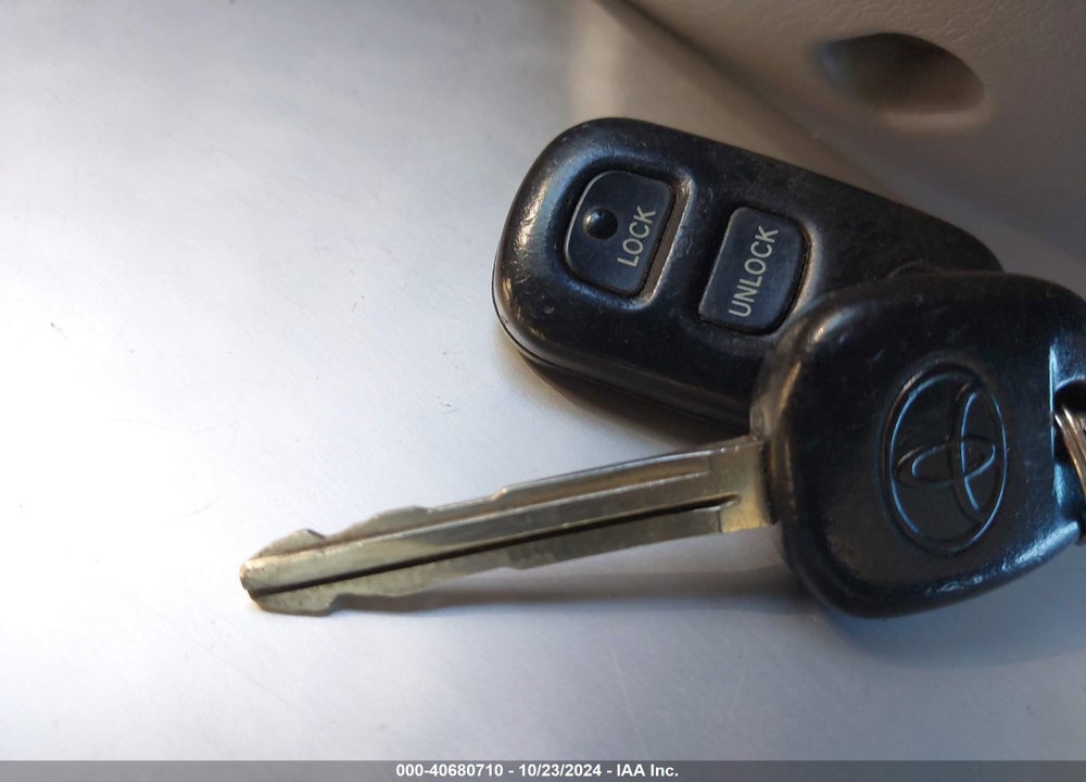 2002 TOYOTA PRIUS VIN: JT2BK18U720051281