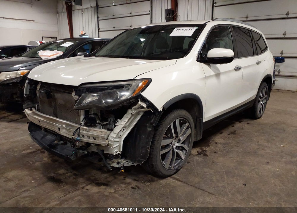 2018 HONDA PILOT TOURING VIN: 5FNYF6H90JB011509