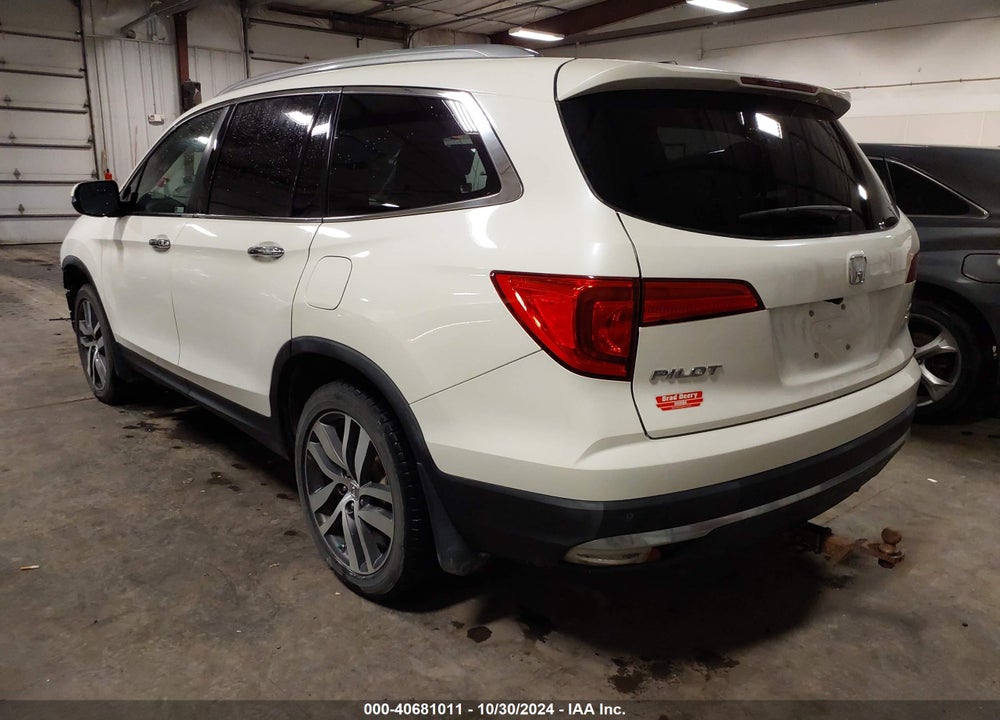 2018 HONDA PILOT TOURING VIN: 5FNYF6H90JB011509