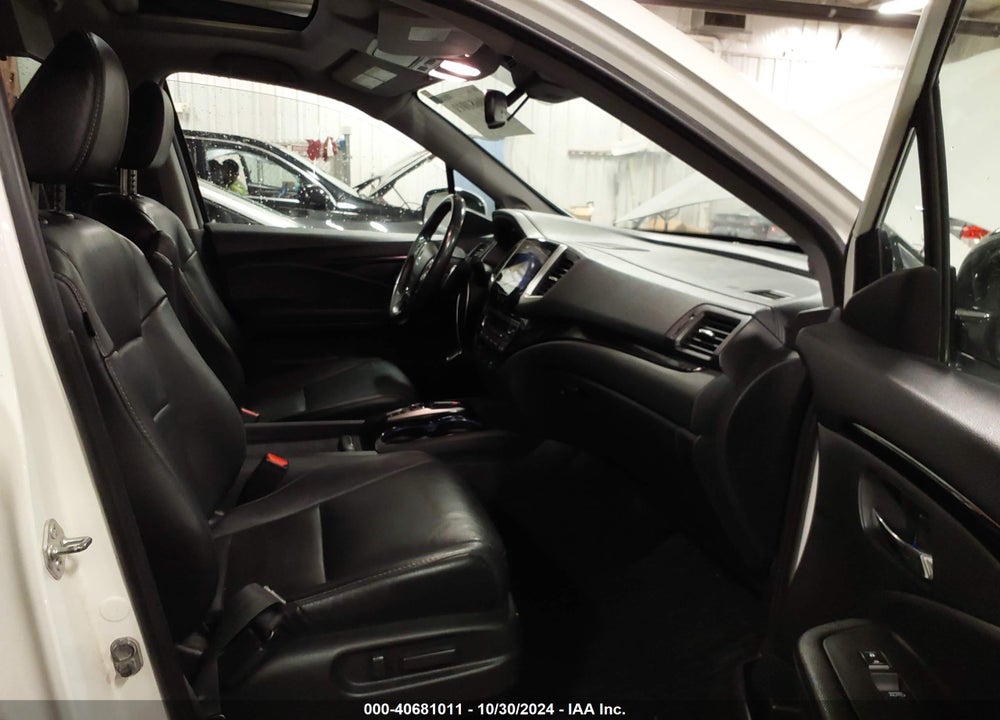 2018 HONDA PILOT TOURING VIN: 5FNYF6H90JB011509