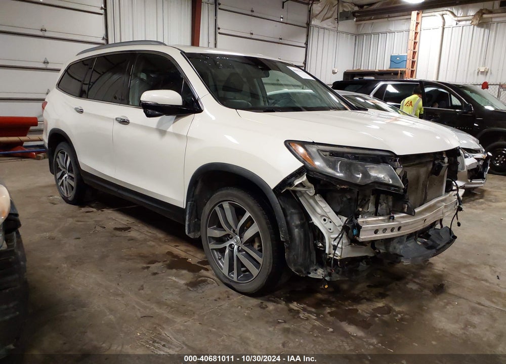2018 HONDA PILOT TOURING VIN: 5FNYF6H90JB011509