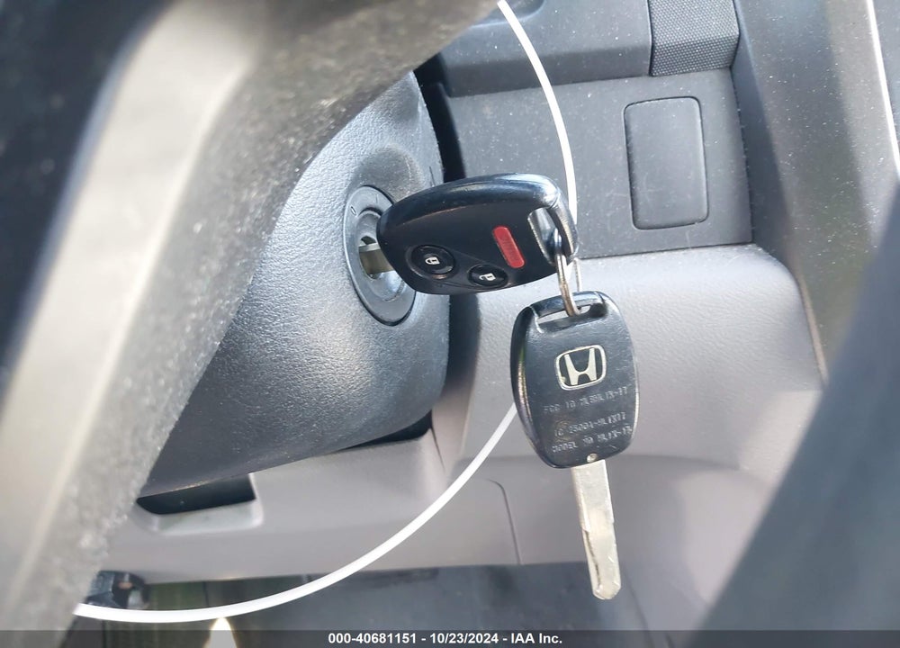2010 HONDA CR-V LX VIN: JHLRE3H33AC009271