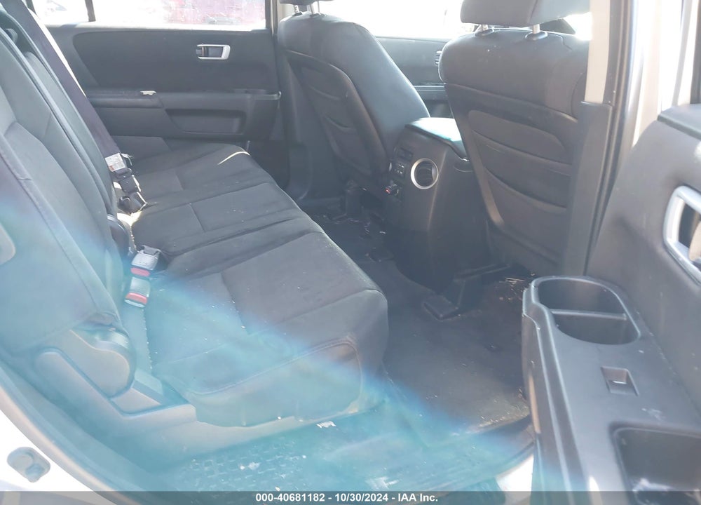 2010 HONDA PILOT EX VIN: 5FNYF4H41AB032345
