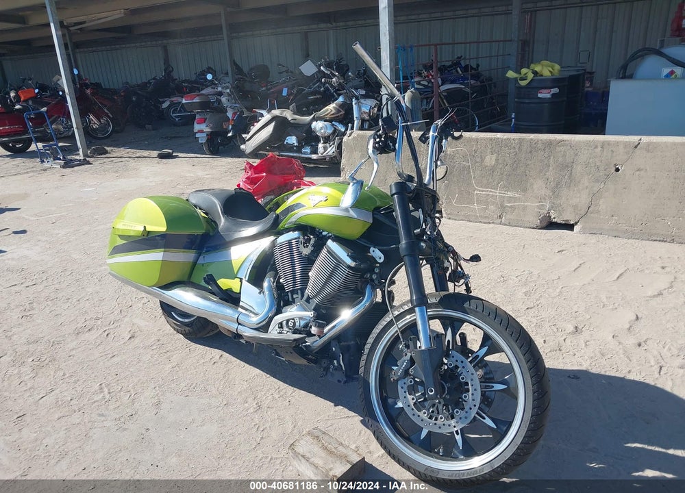 2015 VICTORY MOTORCYCLES MAGNUM VIN: 5VPYW36N0F3039928