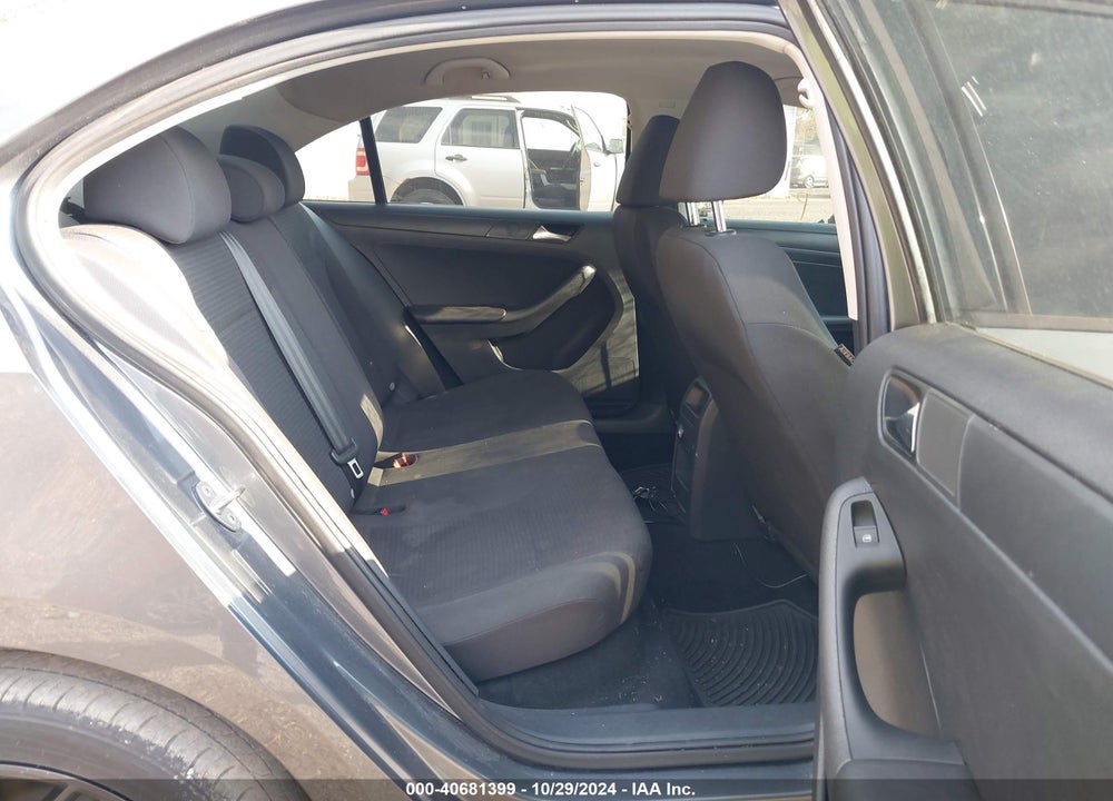 2015 VOLKSWAGEN JETTA 2.0L S VIN: 3VW2K7AJ8FM318843
