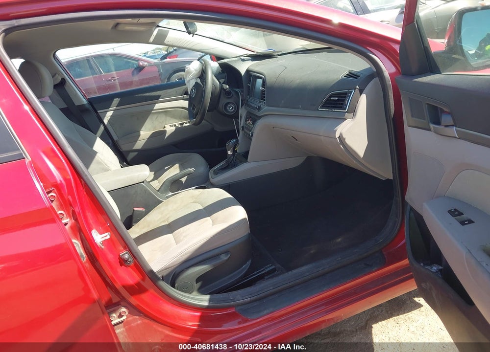 2018 HYUNDAI ELANTRA SEL VIN: 5NPD84LF5JH234883