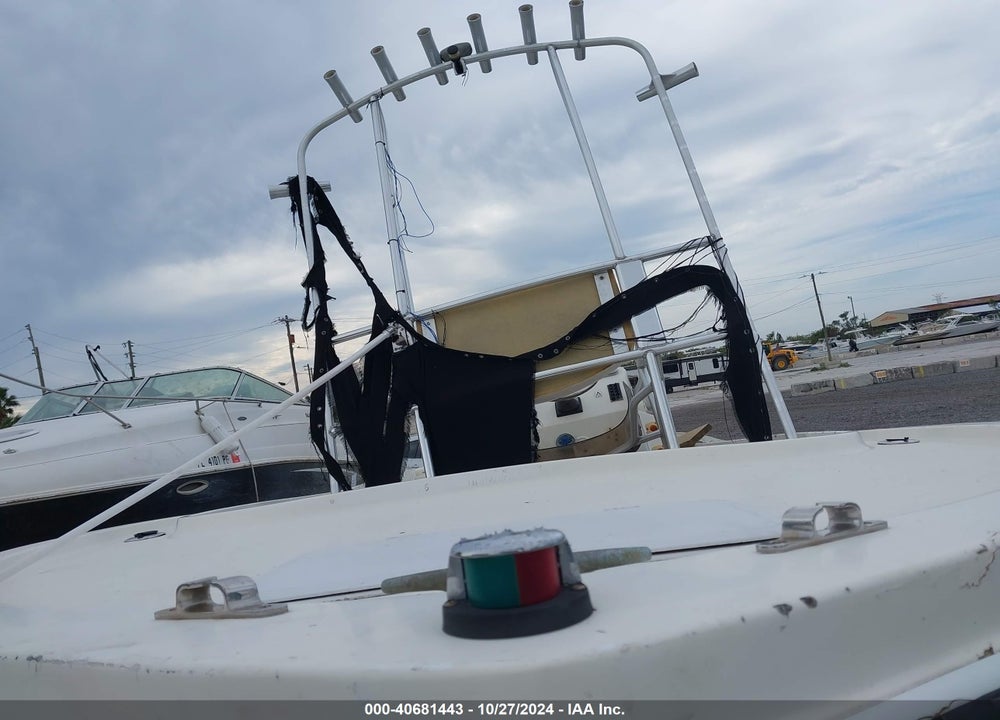 1981 MAKO M235 VIN: MRK105231180