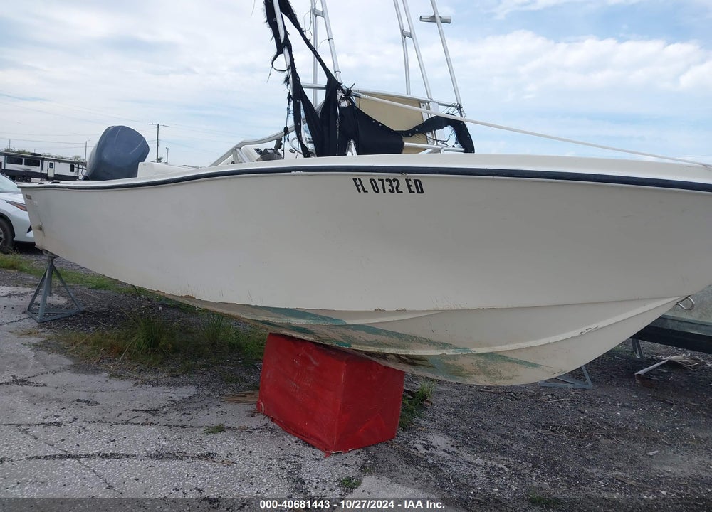 1981 MAKO M235 VIN: MRK105231180