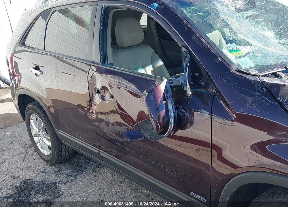 2015 KIA SORENTO LX VIN: 5XYKTCA6XFG617493