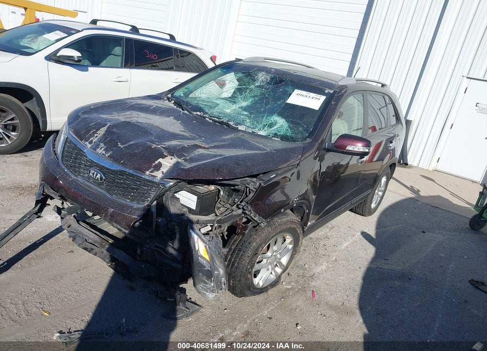 2015 KIA SORENTO LX VIN: 5XYKTCA6XFG617493