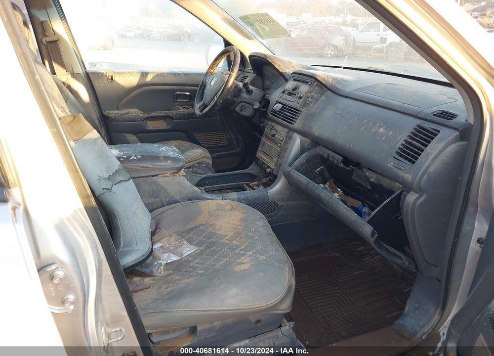 2005 HONDA PILOT EX-L VIN: 5FNYF18645B037996