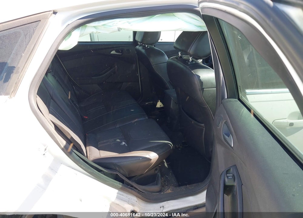 2014 FORD FOCUS TITANIUM VIN: 1FADP3N25EL184047