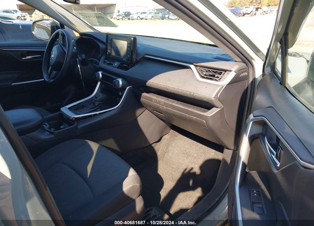 2021 TOYOTA RAV4 XLE VIN: 2T3W1RFV8MW166542