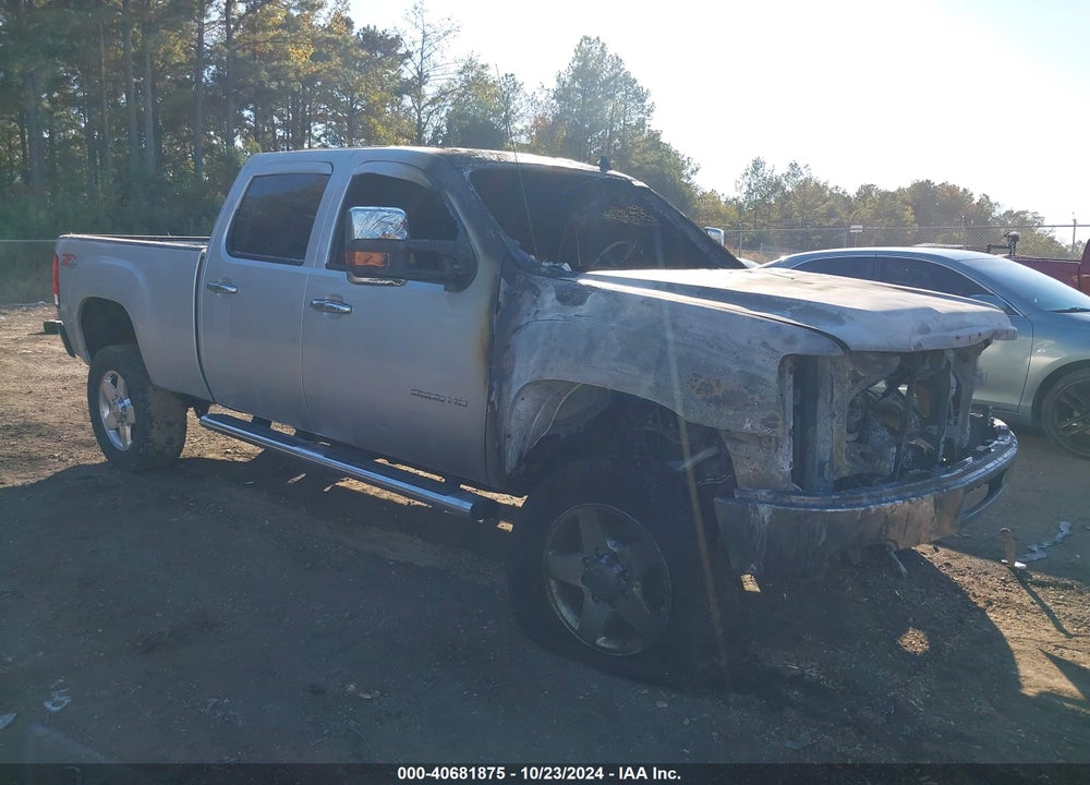 2014 GMC SIERRA 2500HD SLT VIN: 1GT121C82EF180107