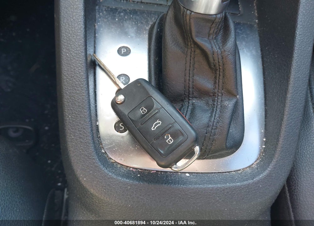 2013 VOLKSWAGEN JETTA 2.5L SE VIN: 3VWDP7AJ4DM430093