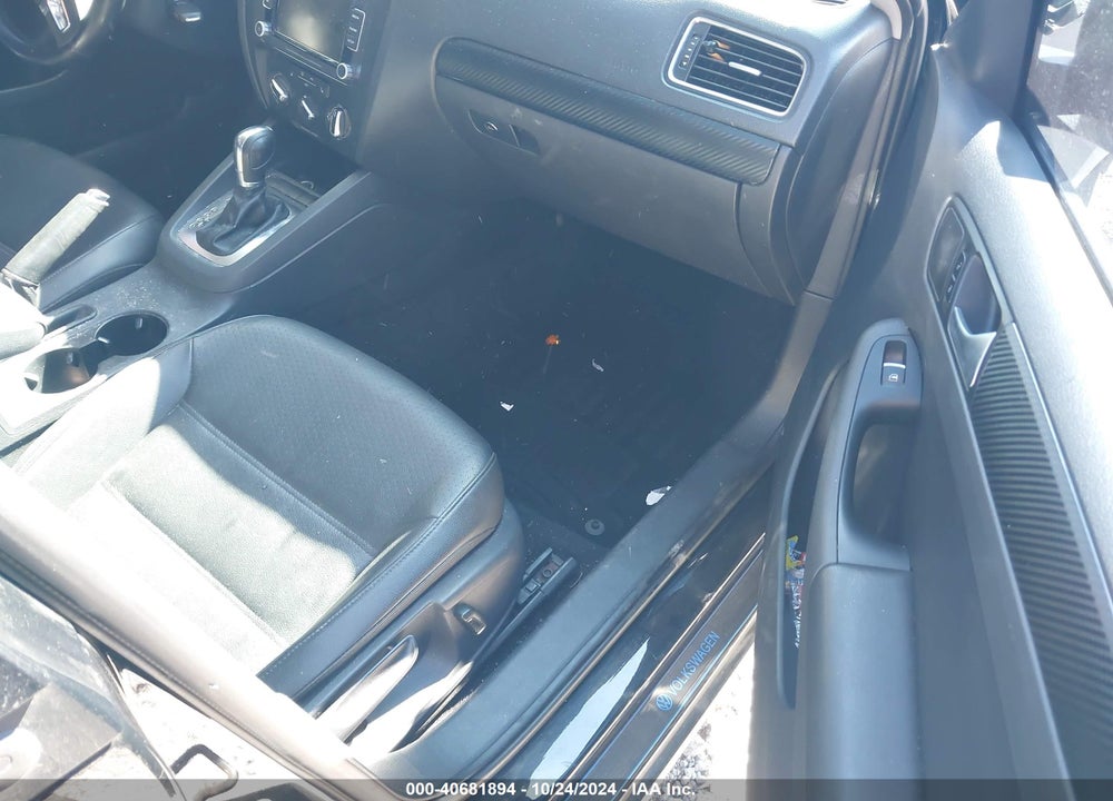 2013 VOLKSWAGEN JETTA 2.5L SE VIN: 3VWDP7AJ4DM430093