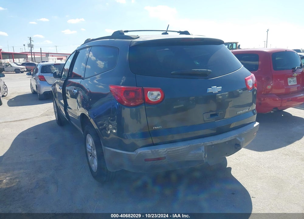 2011 CHEVROLET TRAVERSE LS VIN: 1GNKVEEDXBJ263393