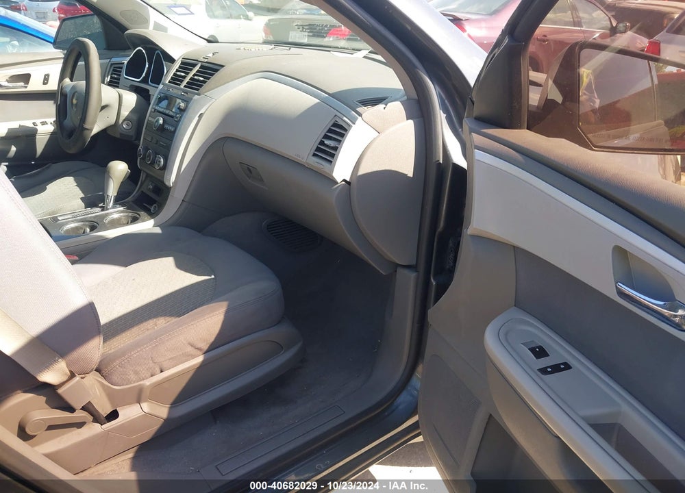 2011 CHEVROLET TRAVERSE LS VIN: 1GNKVEEDXBJ263393