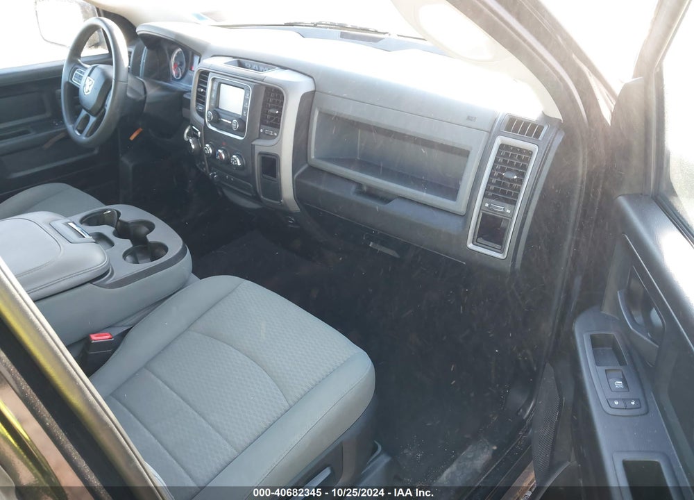 2019 RAM 1500 CLASSIC EXPRESS  4X4 6'4" BOX VIN: 1C6RR7FG5KS600232