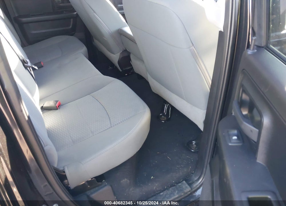 2019 RAM 1500 CLASSIC EXPRESS  4X4 6'4" BOX VIN: 1C6RR7FG5KS600232