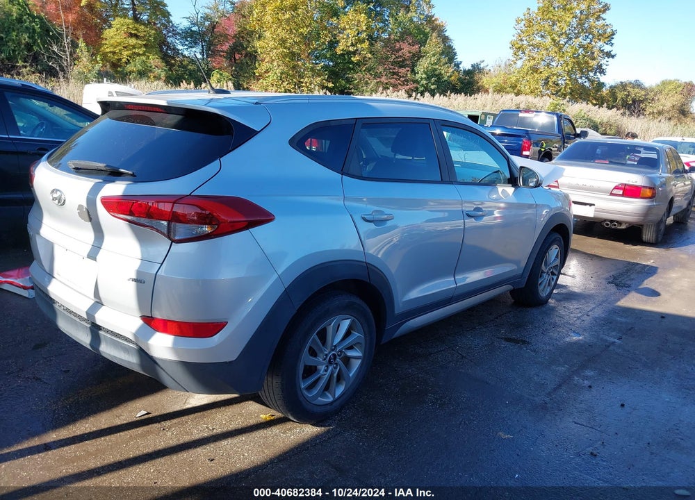 2017 HYUNDAI TUCSON SE VIN: KM8J3CA48HU301596
