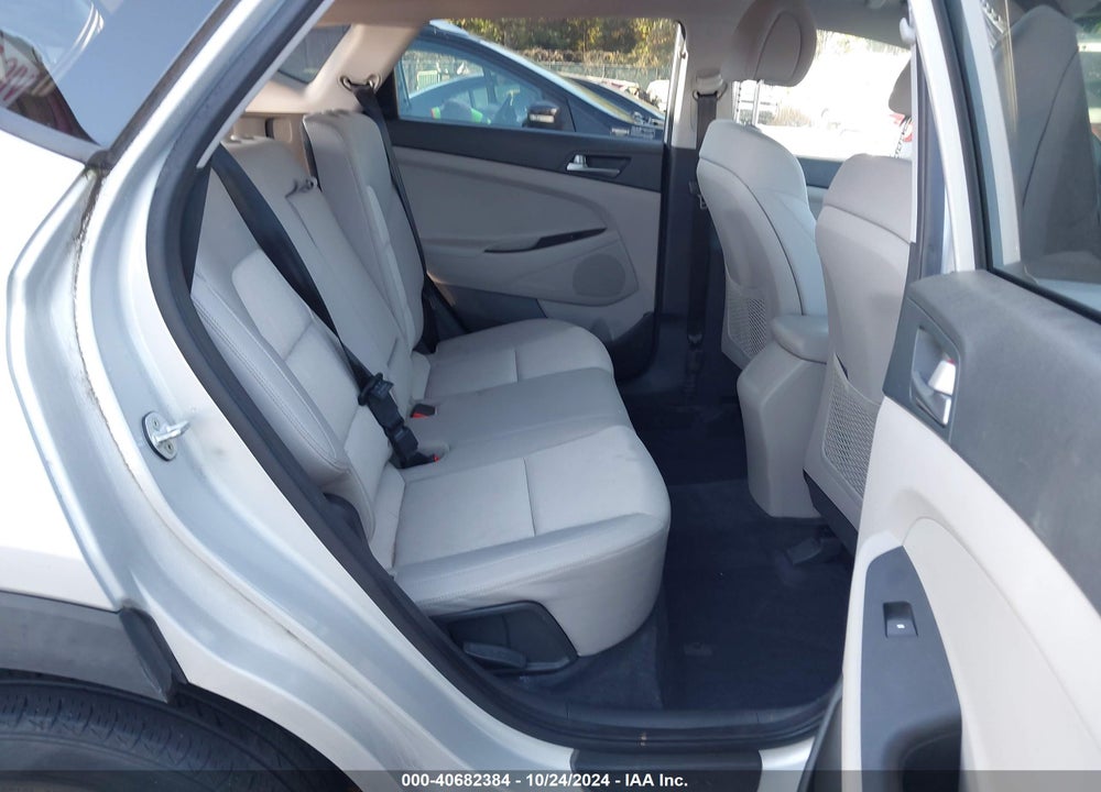 2017 HYUNDAI TUCSON SE VIN: KM8J3CA48HU301596