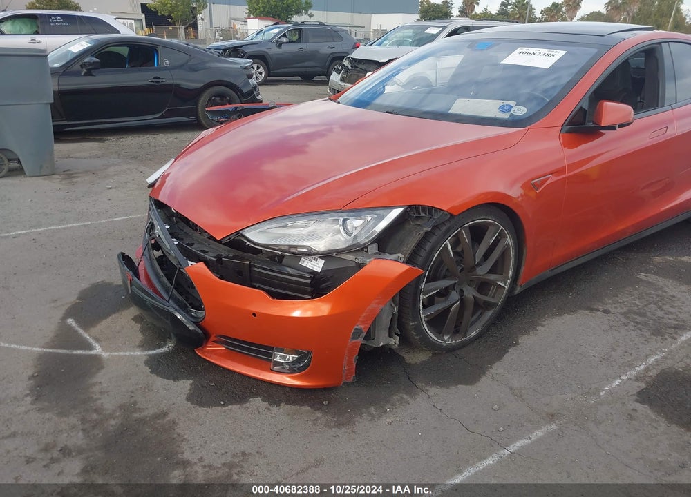 2015 TESLA MODEL S VIN: 5YJSA1E13FF106126