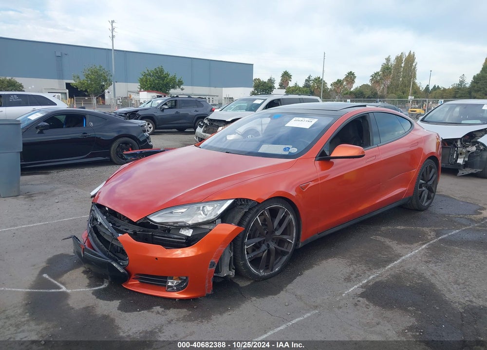 2015 TESLA MODEL S VIN: 5YJSA1E13FF106126
