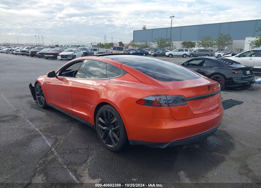 2015 TESLA MODEL S VIN: 5YJSA1E13FF106126