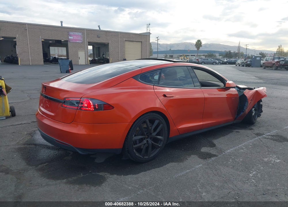 2015 TESLA MODEL S VIN: 5YJSA1E13FF106126