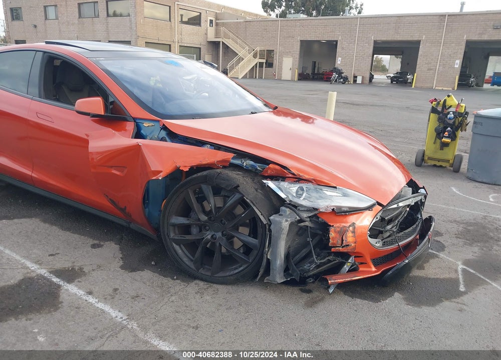 2015 TESLA MODEL S VIN: 5YJSA1E13FF106126