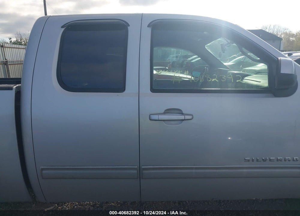 2011 CHEVROLET SILVERADO 1500 LT VIN: 1GCRKSE34BZ299183