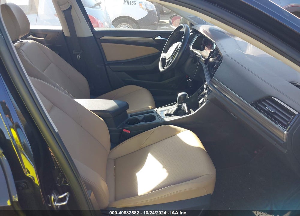 2019 VOLKSWAGEN JETTA 1.4T SEL VIN: 3VWE57BU6KM005622