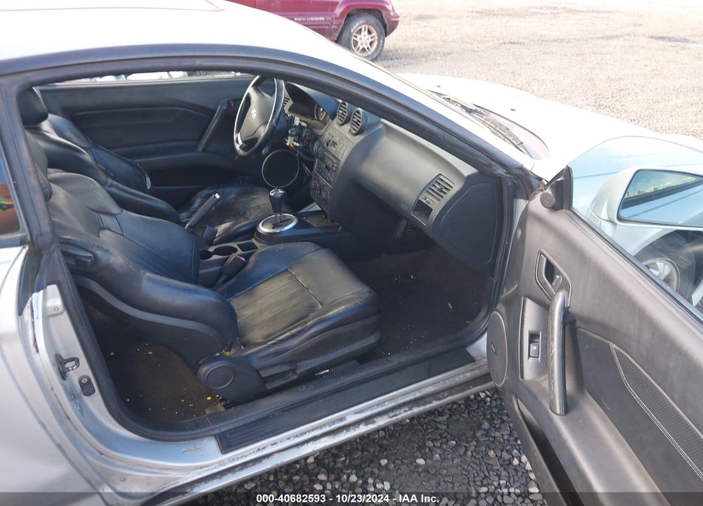 2003 HYUNDAI TIBURON GT V6 VIN: KMHHN65F43U060831