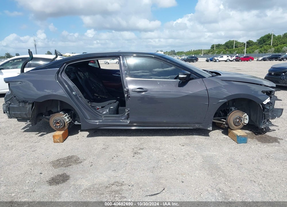 2021 NISSAN MAXIMA PLATINUM XTRONIC CVT VIN: 1N4AA6FV0MC503531