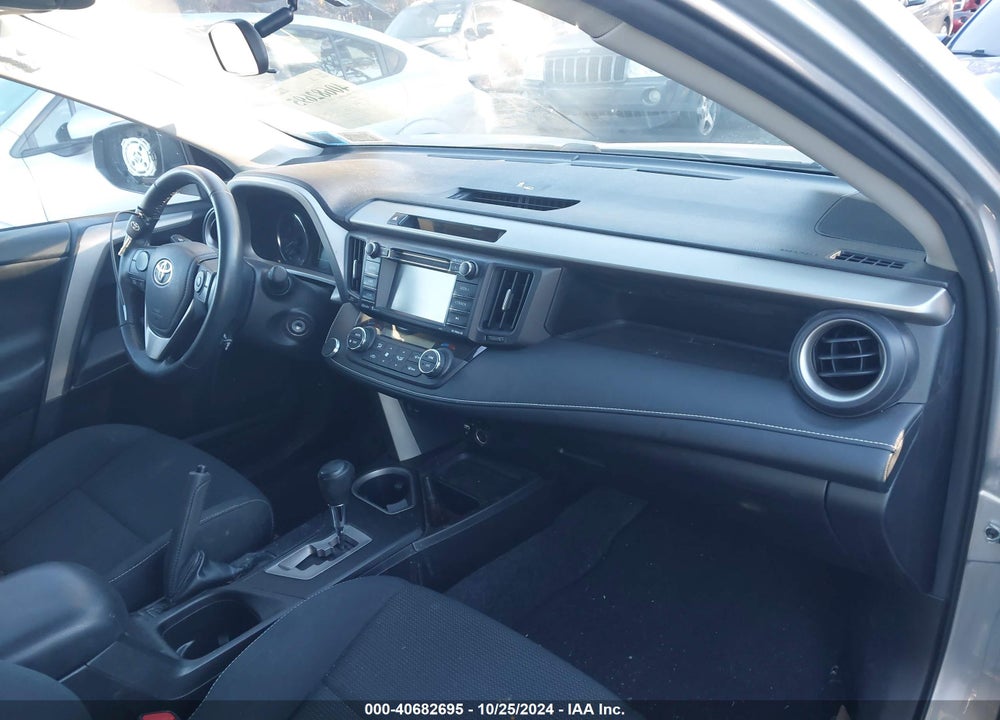 2016 TOYOTA RAV4 XLE VIN: 2T3RFREV2GW502710