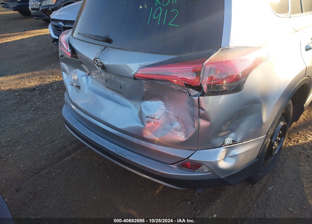 2016 TOYOTA RAV4 XLE VIN: 2T3RFREV2GW502710