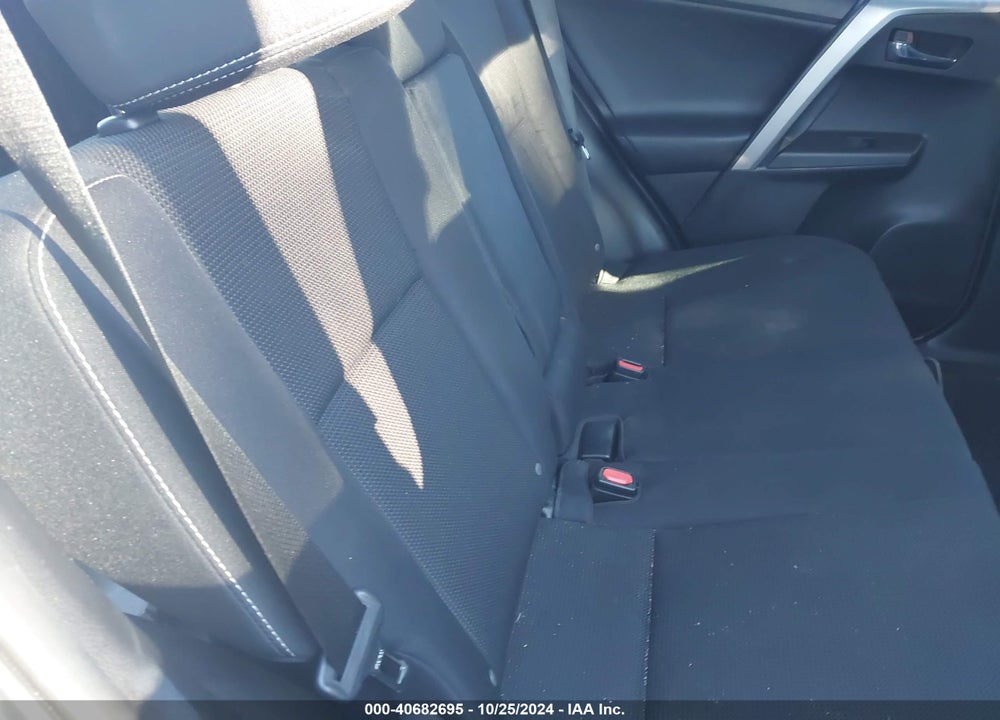 2016 TOYOTA RAV4 XLE VIN: 2T3RFREV2GW502710