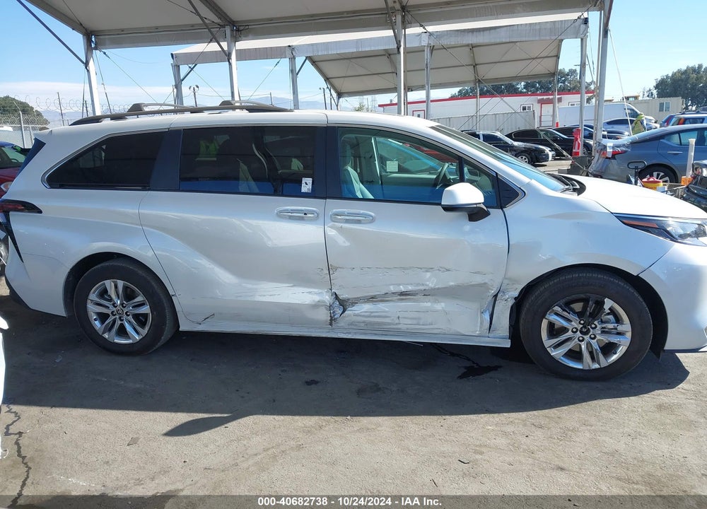 2024 TOYOTA SIENNA XLE VIN: 5TDJSKFC0RS147246