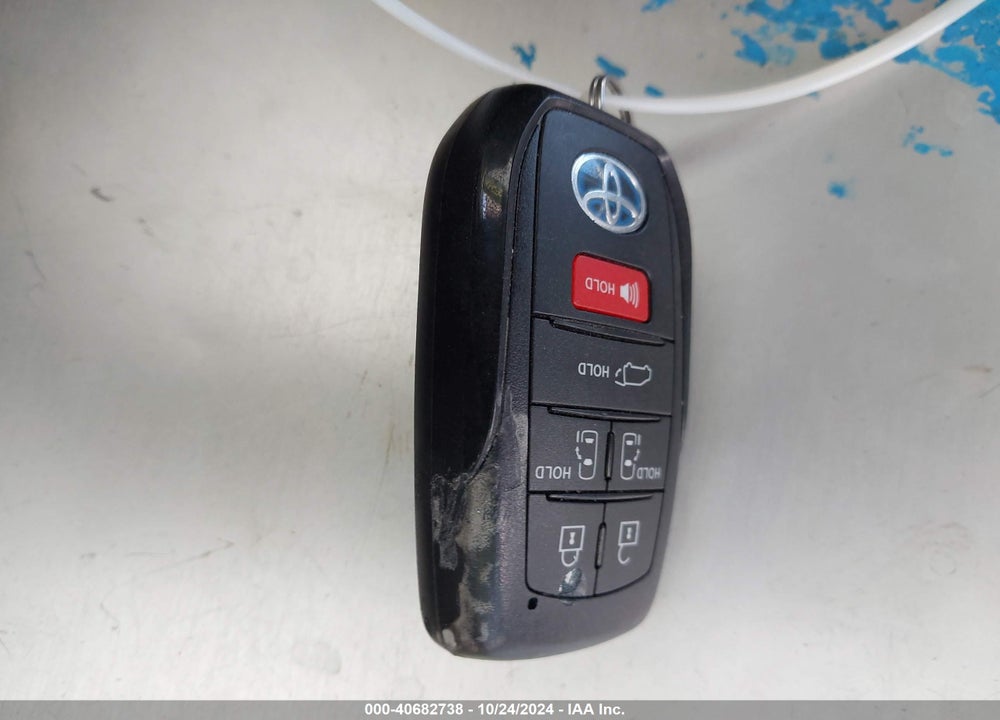 2024 TOYOTA SIENNA XLE VIN: 5TDJSKFC0RS147246