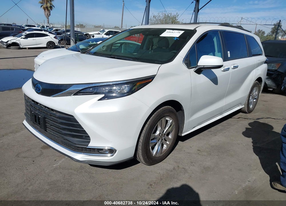 2024 TOYOTA SIENNA XLE VIN: 5TDJSKFC0RS147246