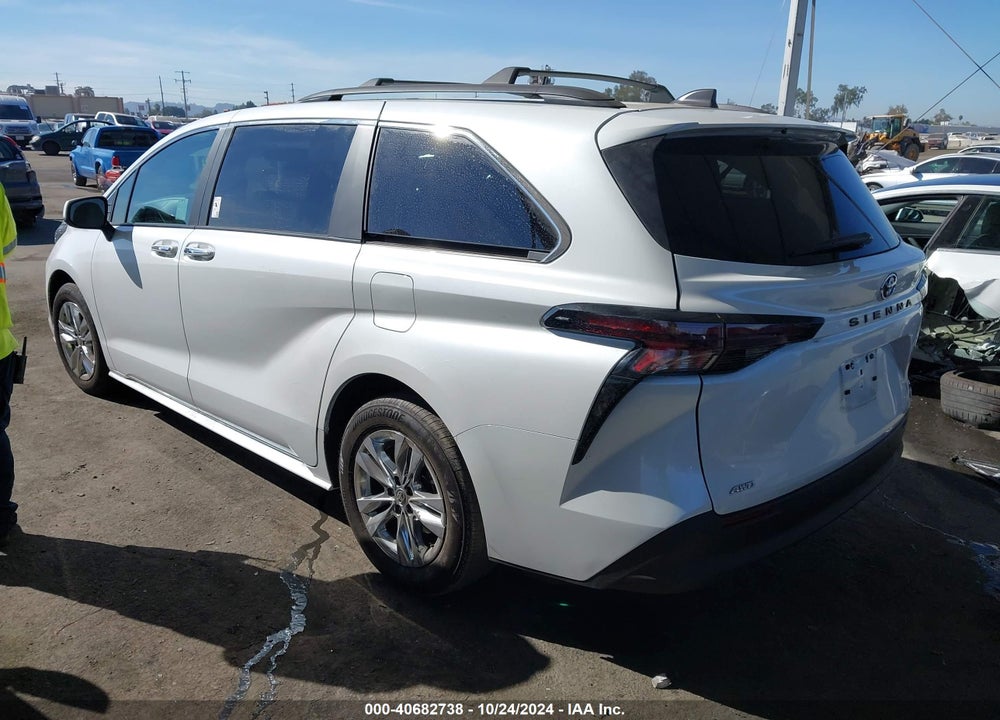 2024 TOYOTA SIENNA XLE VIN: 5TDJSKFC0RS147246