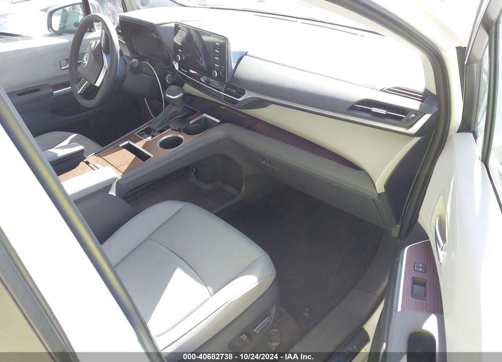 2024 TOYOTA SIENNA XLE VIN: 5TDJSKFC0RS147246