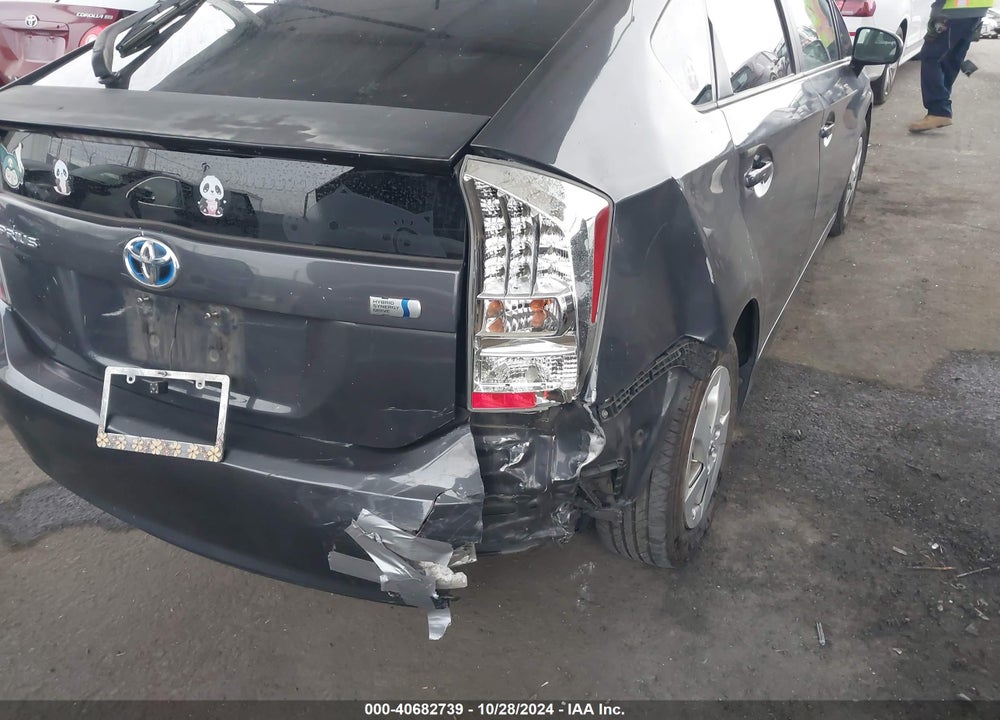 2011 TOYOTA PRIUS TWO VIN: JTDKN3DU3B1342533