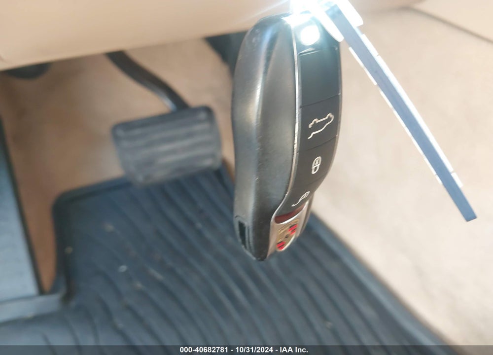2016 PORSCHE CAYENNE VIN: WP1AA2A24GLA10048