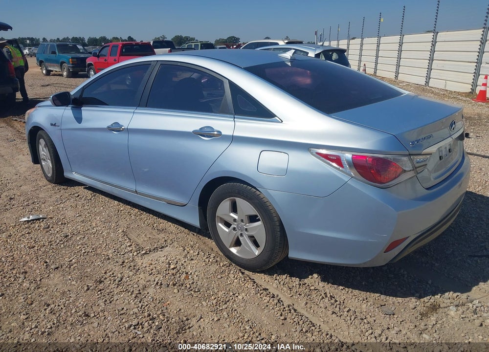 2011 HYUNDAI SONATA HYBRID VIN: KMHEC4A45BA005970