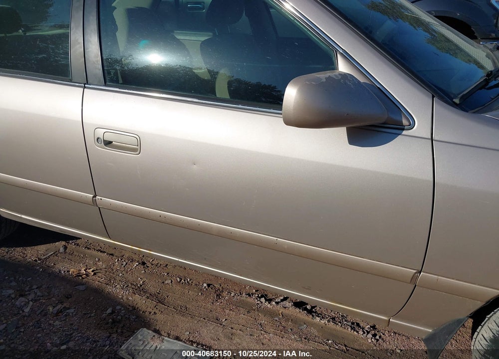 2001 TOYOTA CAMRY LE V6 VIN: 4T1BF22K21U958919