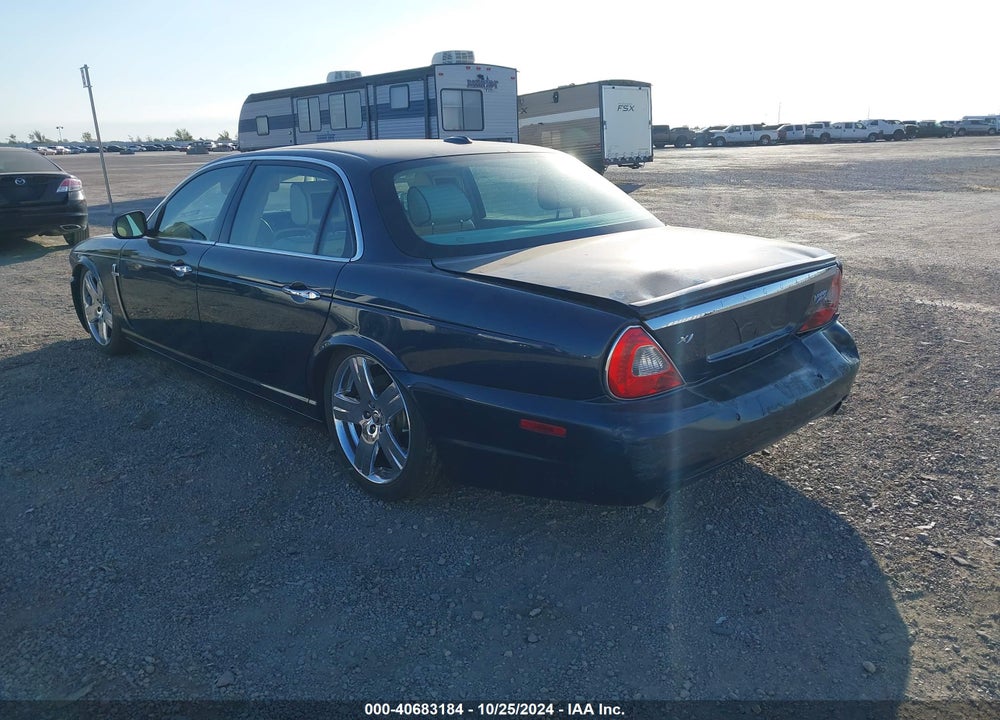 2008 JAGUAR XJ VANDEN PLAS VIN: SAJWA82B98SH19238